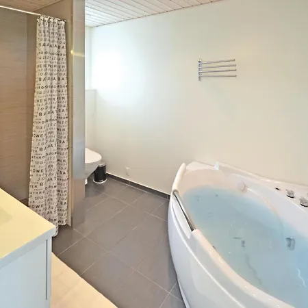度假居 4 Bedroom Stunning In Logstrup Hjarbæk