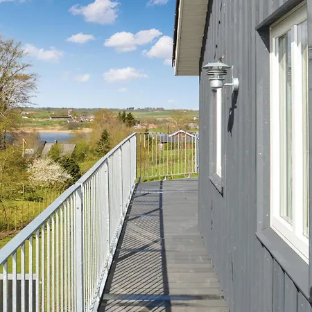 4 Bedroom Stunning In Logstrup Hébergement de vacances